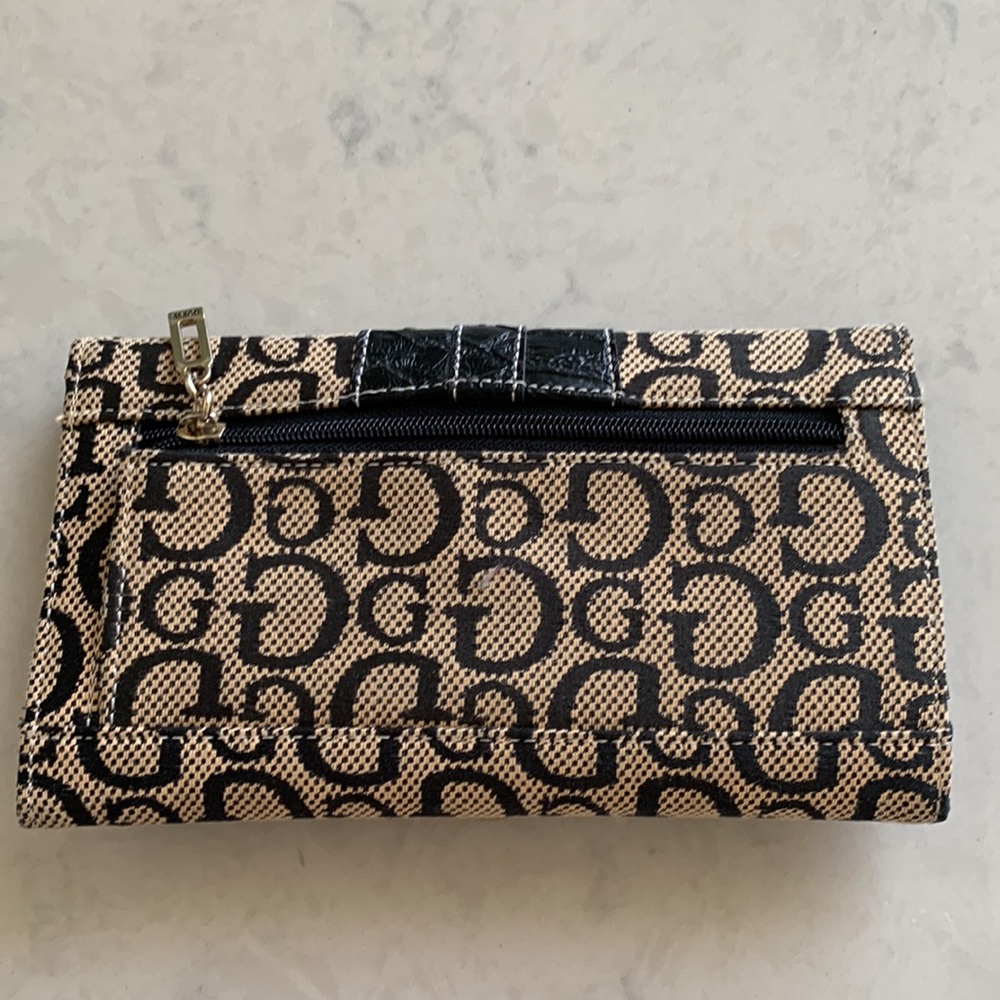 Guess Wallet - Picture 4 of 4